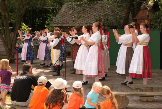 Soubor Perníček na folklorním festivale